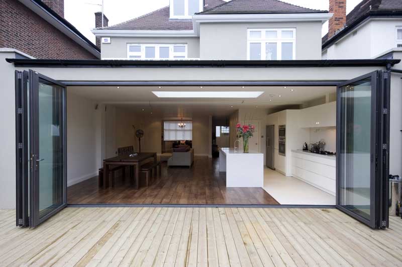 Large extension with sliding doors
